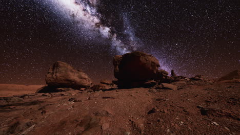 Rote-Felsen-Und-Milchstraßen-Nachthimmel-In-Moab,-Utah
